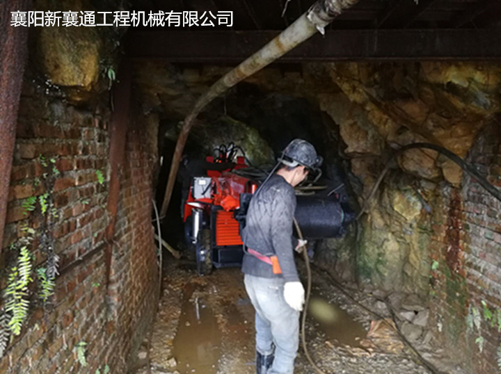 扒渣机巷道工作3.jpg