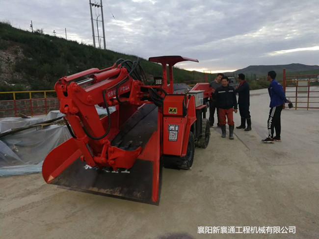 轮式皮带扒渣机.jpg